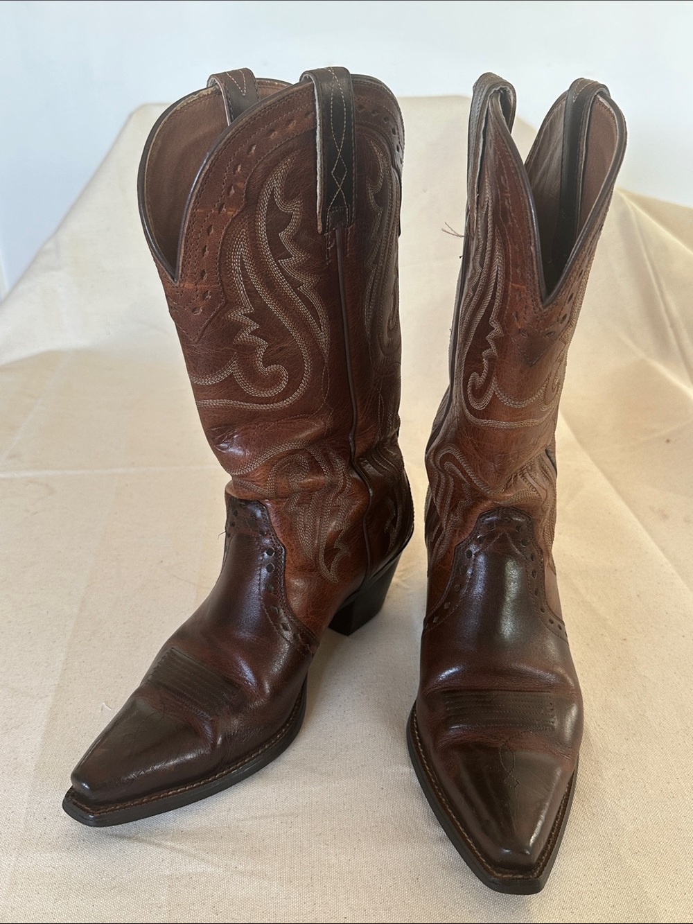 Ariat Heritage Embroidery Snip Toe Cowboy Boots - Picture 3 of 15
